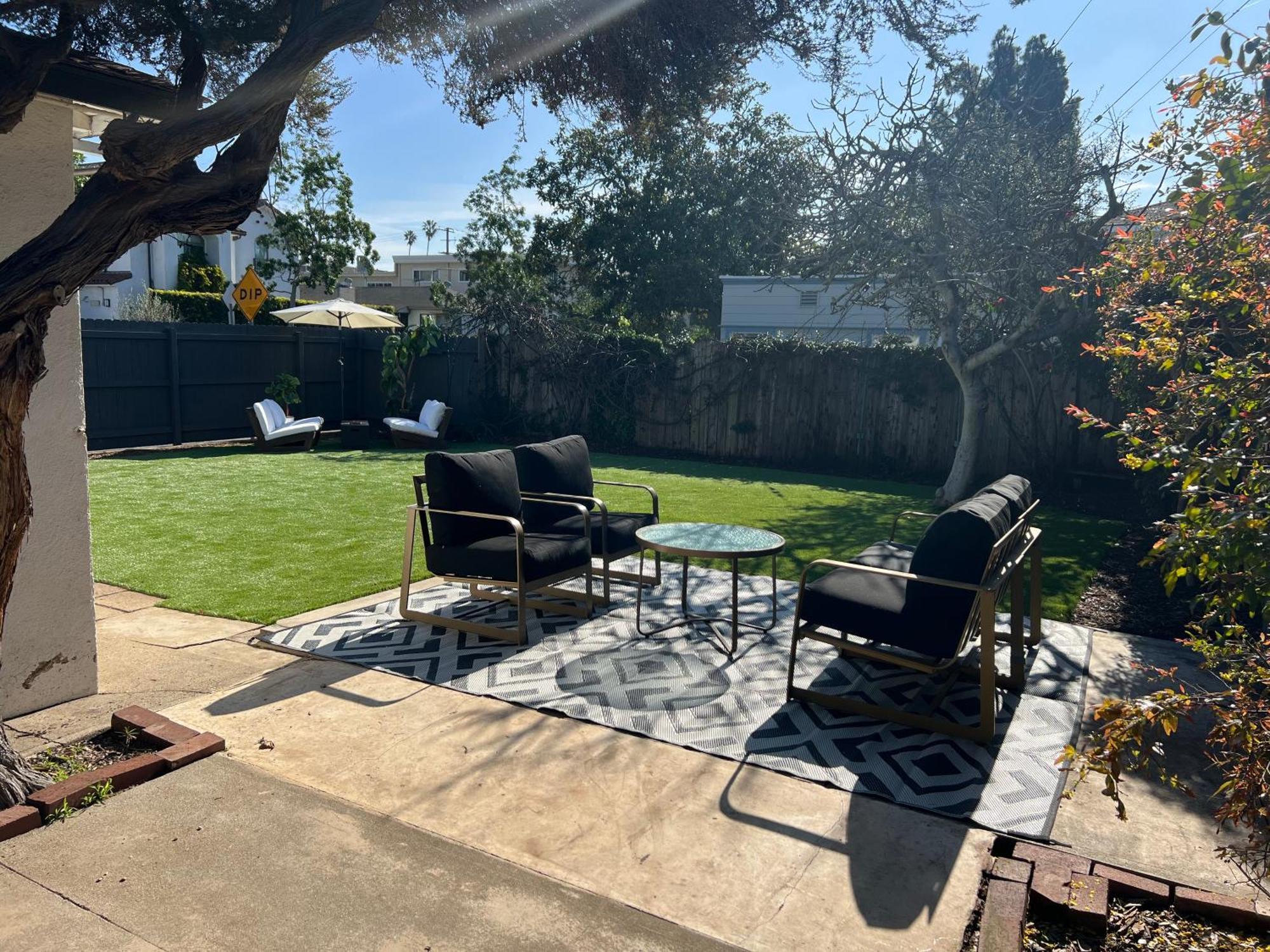 Two Bedroom House With Large Backyard And Grill * Santa Mónica